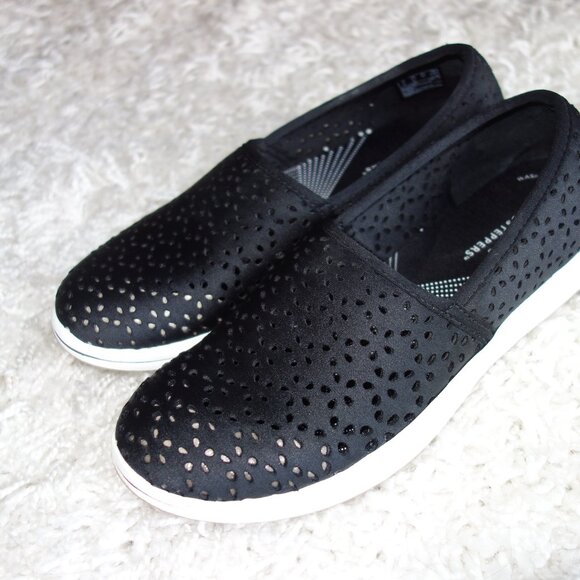 Clarks Cloudsteppers Breeze Emily Slip-On Update your casual wardrobe with the C - Picture 3 of 7